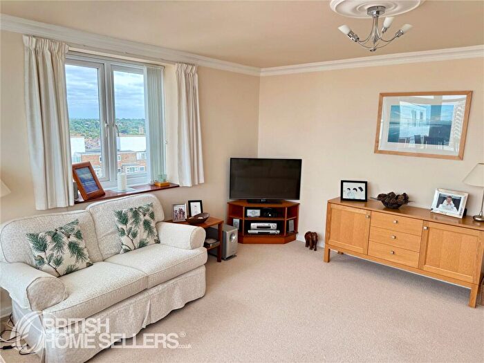 2 Bedroom Apartment For Sale In West Cliff Road, Bournemouth, Dorset, BH2