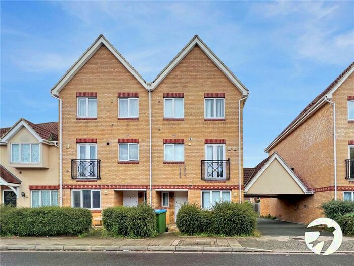 4 Bedroom Semi-Detached House To Rent In Hill View Drive, London, SE28