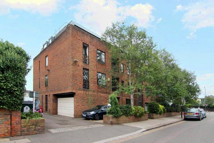 Studio To Rent In Marryat Road, London SW19