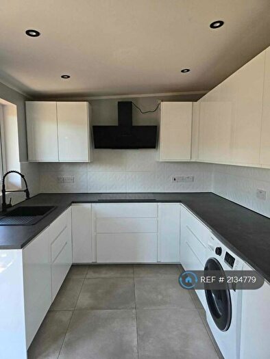 3 Bedroom Terraced House To Rent In Countess Road, Northampton, NN5