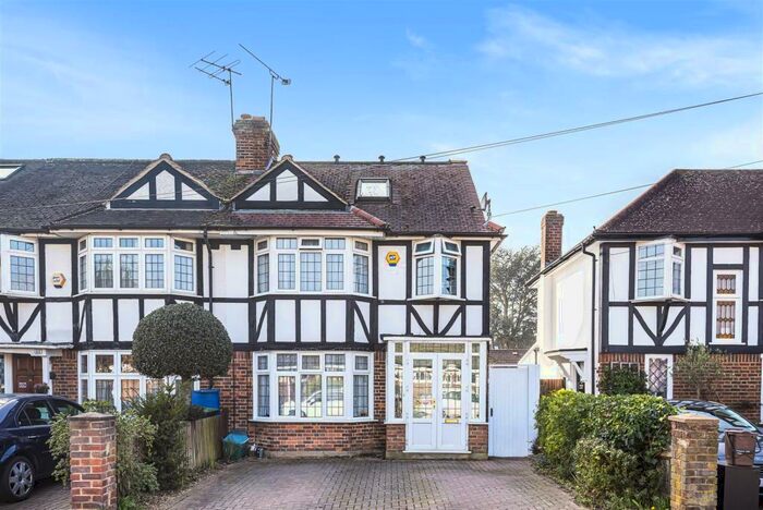 4 Bedroom End Of Terrace House To Rent In Hollybush Road, Kingston Upon Thames, KT2