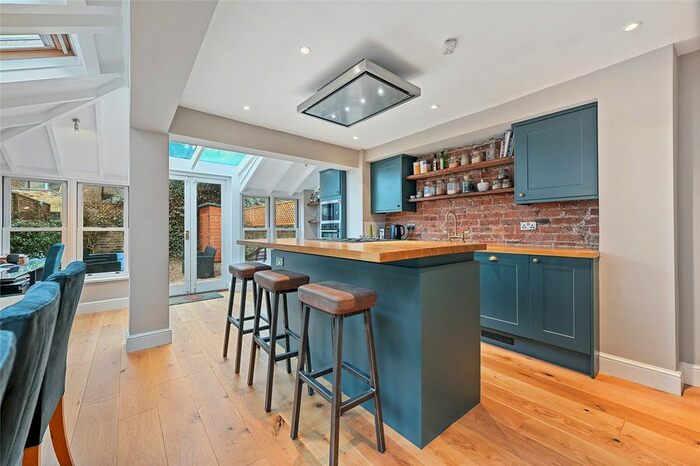 1 Bedroom Flat To Rent In Bloemfontein Avenue, London, W12