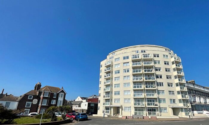 2 Bedroom Flat To Rent In Royal Parade, Eastbourne, BN22