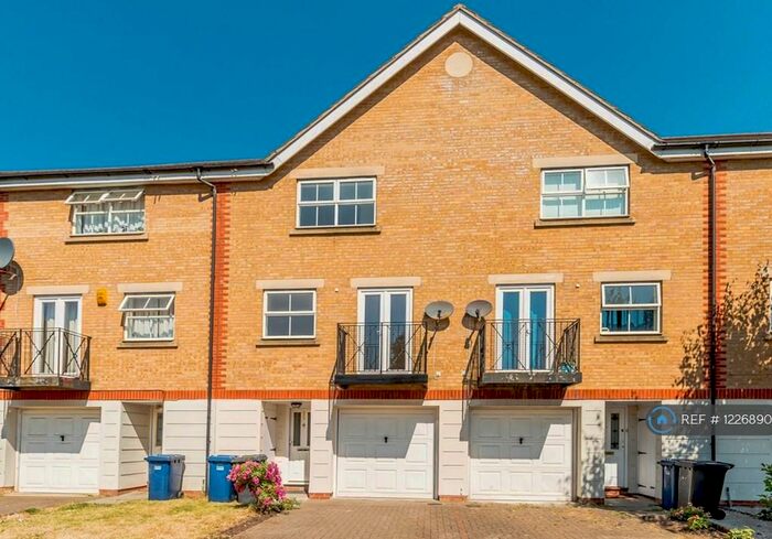 4 Bedroom Terraced House To Rent In Ribblesdale Avenue, London, N11