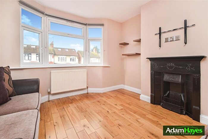 1 Bedroom Flat To Rent In Petworth Road, North Finchley, N12
