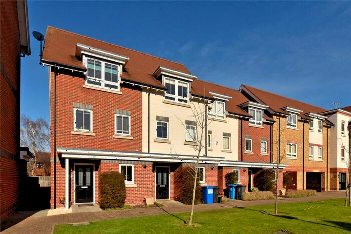 3 Bedroom End Of Terrace House To Rent In Kingfisher Drive, Maidenhead, Berkshire, SL6