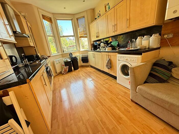 6 Bedroom Flat To Rent In Keston Road, London, N17