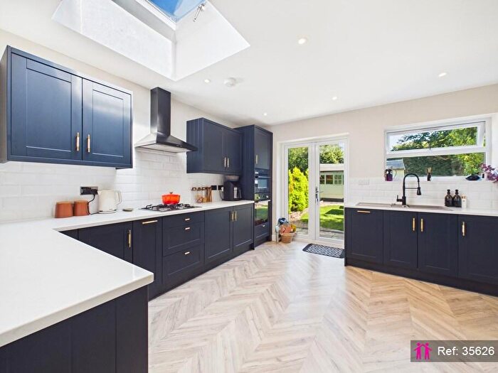 2 Bedroom Terraced House For Sale In Ives Road, Slough, SL3