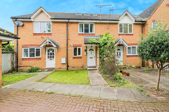 3 Bedroom Town House For Sale In Copse Close, Slough, SL1