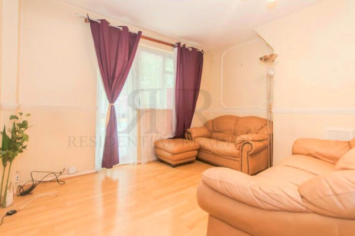 2 Bedroom Apartment To Rent In Kinglake Estate, London, SE17