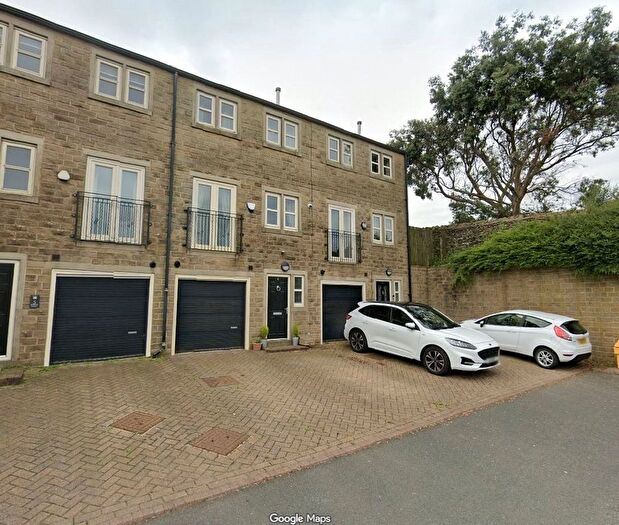 4 Bedroom Town House For Sale In Weavers Court, Queensbury, Bradford, West Yorkshire, BD13
