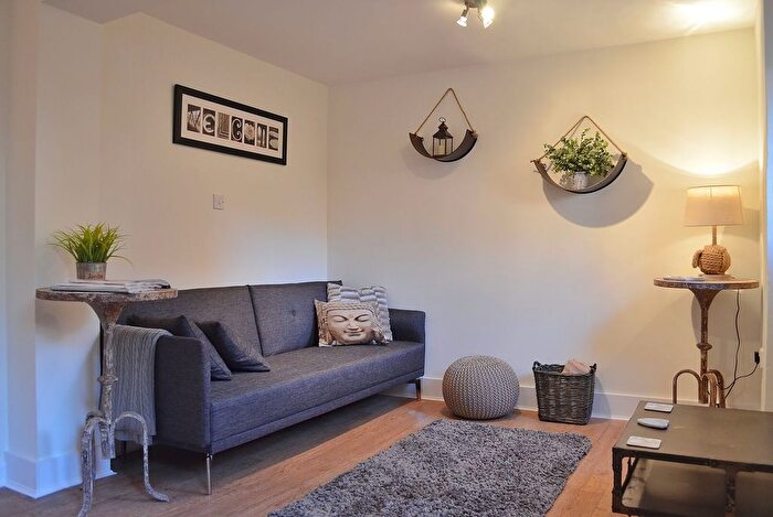 1 Bedroom Flat To Rent In Cross Street, St Clements, Oxford, OX4