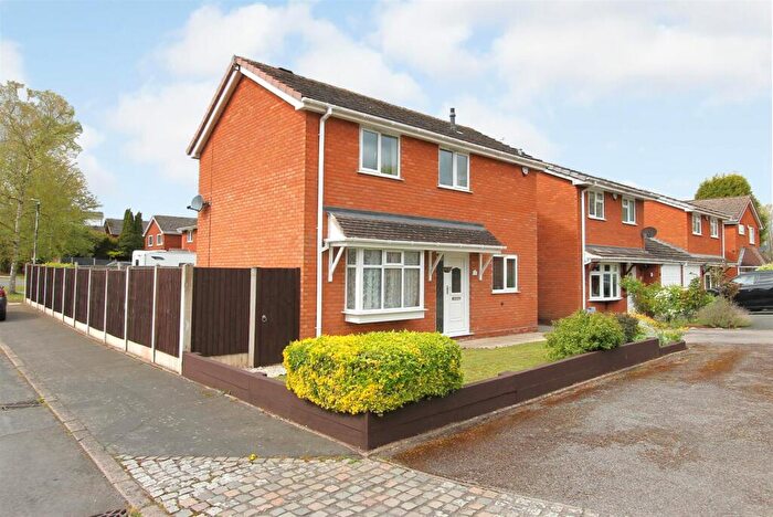 3 Bedroom Link Detached House For Sale In Curlew Close, Kidderminster, DY10