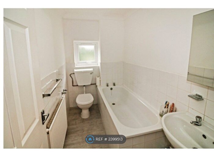 2 Bedroom Maisonette To Rent In Tinkler Side, Basildon, SS14