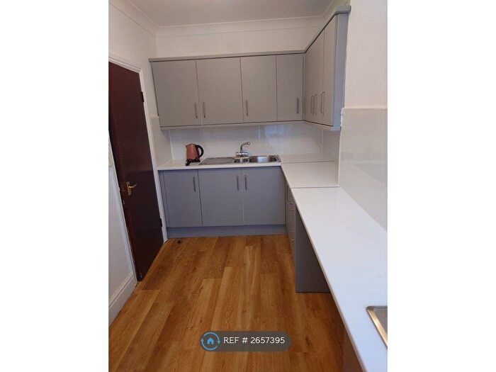 2 Bedroom Flat To Rent In Clifton Road, Llandudno, LL30