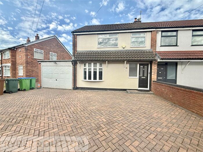4 Bedroom Semi-Detached House To Rent In Warwick Road, Alkrington, Middleton, Manchester, M24