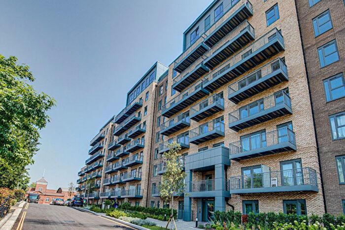 2 Bedroom Flat For Sale In Beaufort Square, London, NW9