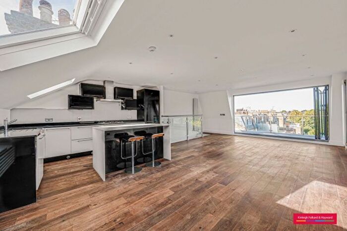 3 Bedroom Flat To Rent In Shepherds Bush Road, London, W6