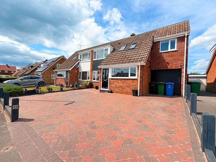 4 Bedroom Semi-Detached House For Sale In Abbots Garth, Seamer, YO12