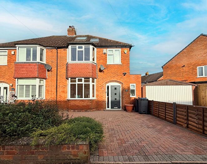 4 Bedroom Semi Detached House For Sale In Edward Road, Birmingham, B14