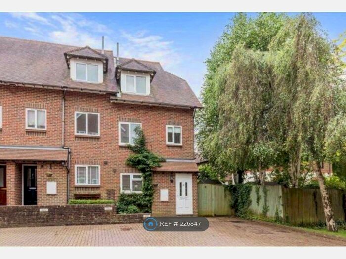 4 Bedroom End Of Terrace House To Rent In Kennard Court, Forest Row RH18