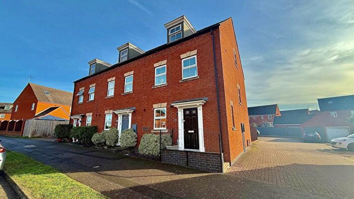 3 Bedroom End Of Terrace House For Sale In Maye Dicks Road, Rushden, NN10