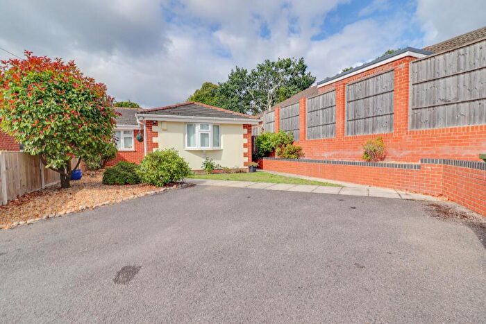 2 Bedroom Semi-Detached Bungalow For Sale In Kinsbourne Way, Thornhill, SO19