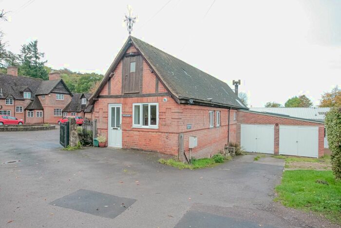 2 Bedroom Link Detached House To Rent In Kiln Lane, Headington, Oxford, OX3