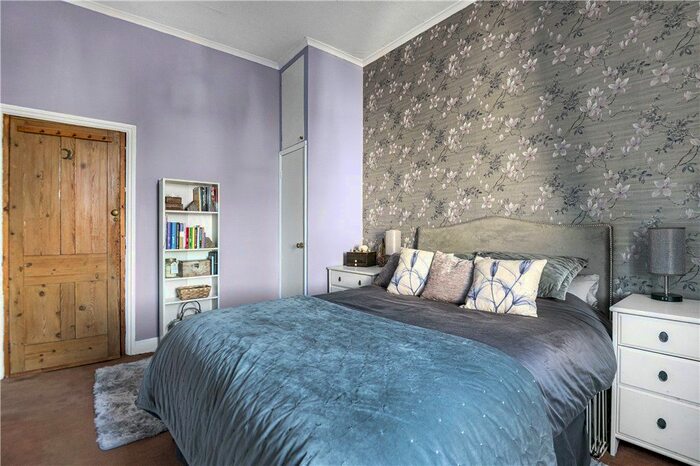 1 Bedroom Flat For Sale In Inwood Road, Hounslow, TW3