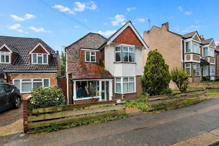 3 Bedroom Detached House For Sale In Woodmansterne Road, Coulsdon, CR5