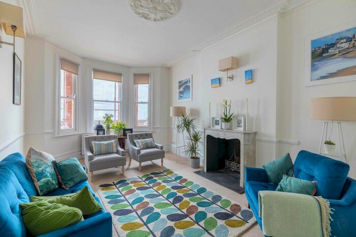 2 Bedroom Flat To Rent In Park Walk, Chelsea, SW10