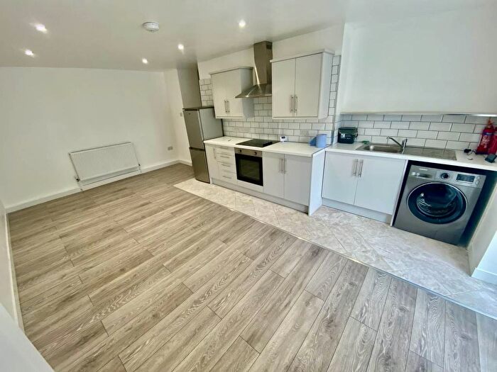 3 Bedroom Flat To Rent In Ysgol Street, Port Tennant, Swansea, SA1