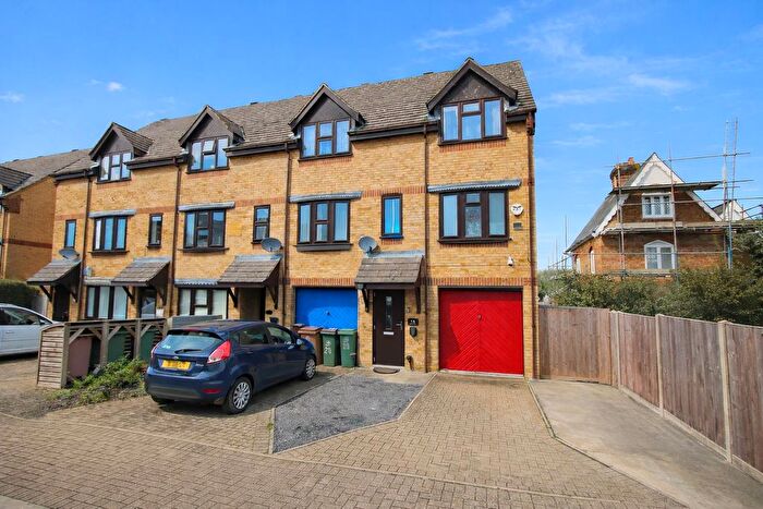 3 Bedroom Town House For Sale In Church Lane, Wallington, SM6