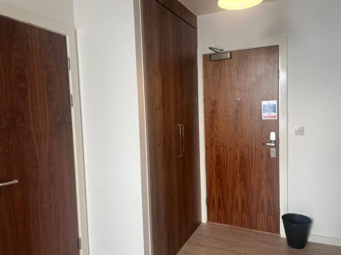 1 Bedroom Private Hall To Rent In The Silk Mill, LA2