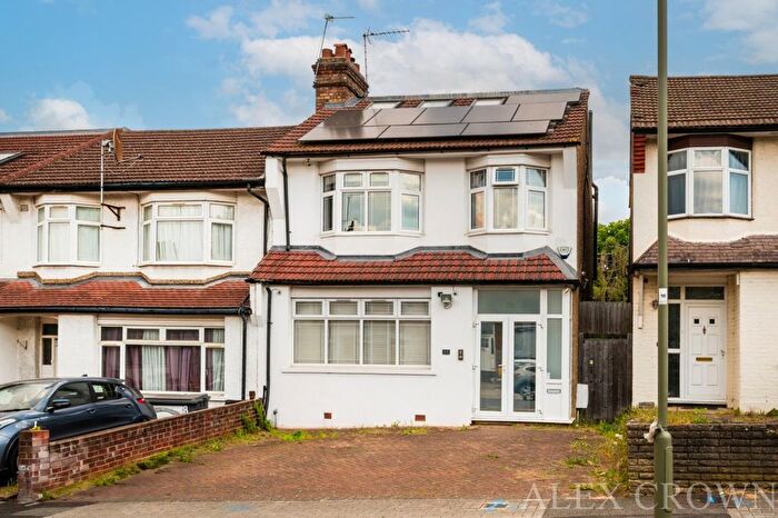 5 Bedroom Property To Rent In Petworth Road, Finchley, N12