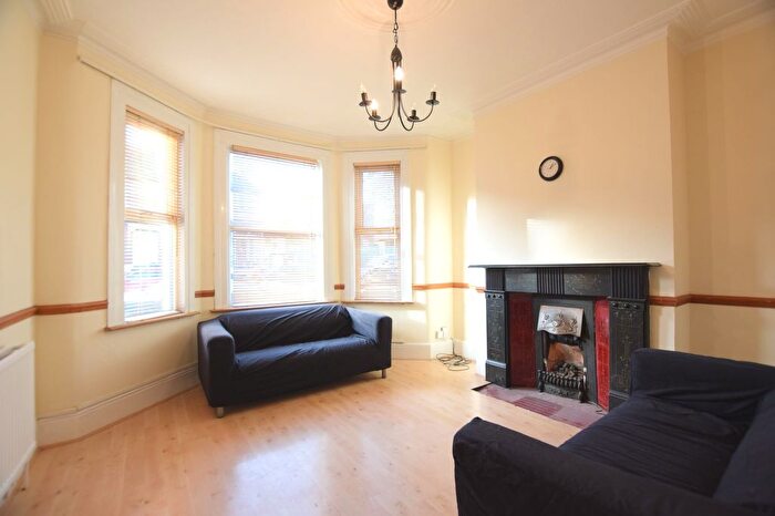 4 Bedroom Terraced House To Rent In Tottenhall Road, London, N13