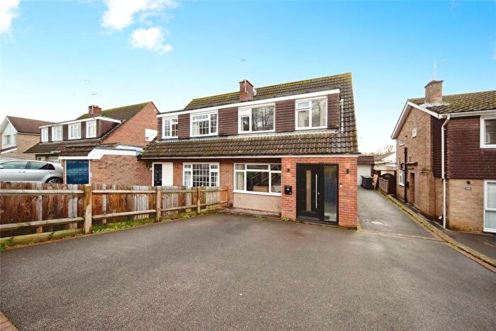 3 Bedroom Semi Detached House For Sale In Woodlands Road, Aylesford, Kent, ME20