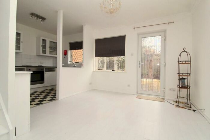 1 Bedroom Terraced House To Rent In St. Johns Road, Erith, DA8