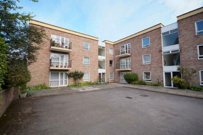 2 Bedroom Flat To Rent In Christchurch, GL50