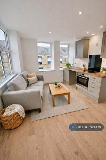 1 Bedroom Flat To Rent In Elizabethan House, Brighouse, HD6