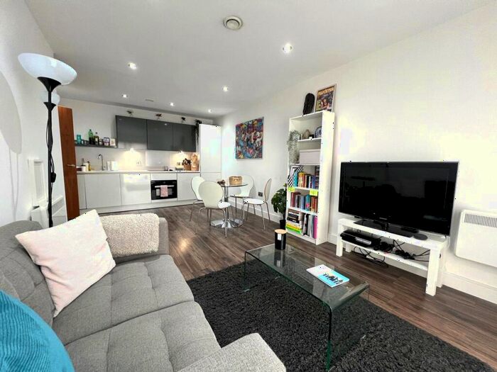 2 Bedroom Apartment To Rent In Parade, Birmingham, West Midlands, B1