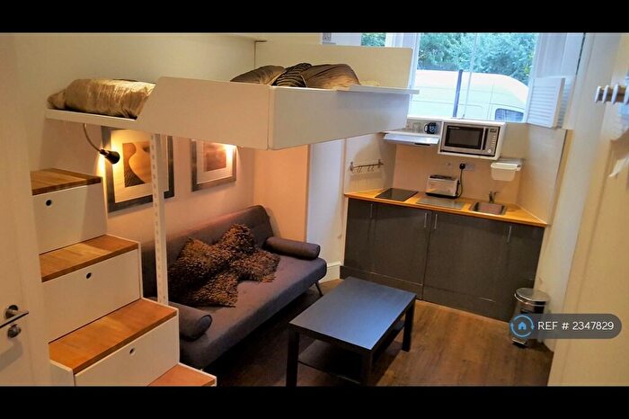 Studio To Rent In Woodfall Road, London, N4