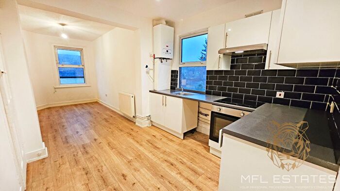 2 Bedroom Flat To Rent In Brownhill Road, London, SE6