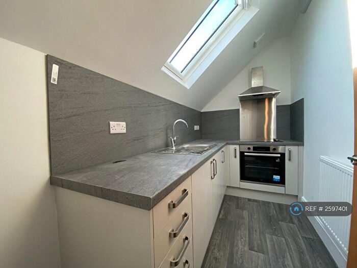 1 Bedroom Flat To Rent In Rhiw Bank Avenue, Colwyn Bay, LL29