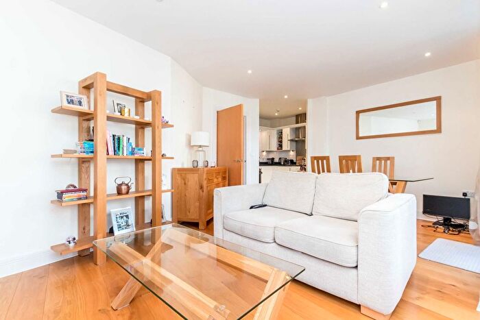 2 Bedroom Flat To Rent In Merton Road, Wimbledon, SW19