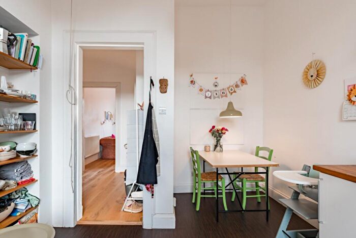 2 Bedroom Flat For Sale In Cathcart Road, Flat /, Crosshill, Glasgow, G42