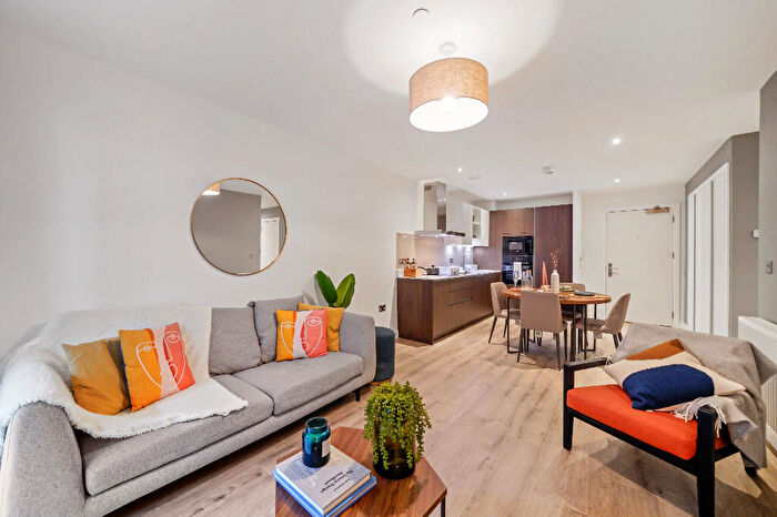 2 Bedroom Apartment To Rent In Anvil, M5