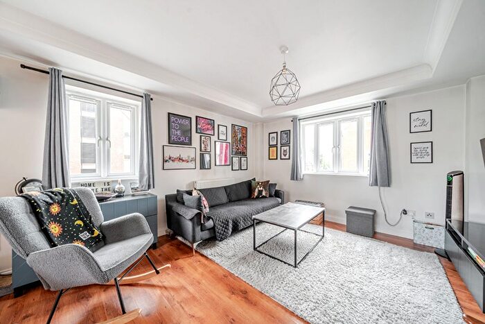 2 Bedroom Flat For Sale In Rotherhithe Street, Rotherhithe, London, SE16
