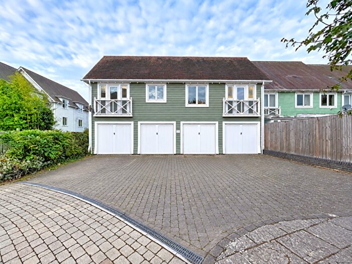 2 Bedroom Apartment For Sale In Lambe Close, Snodland, ME6