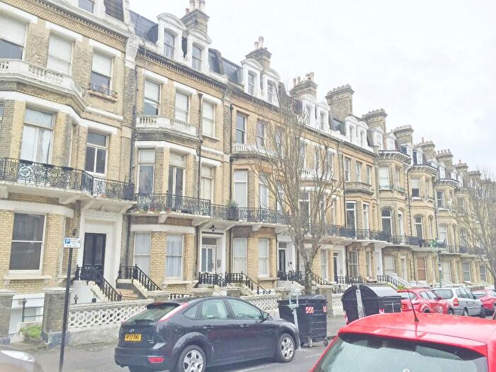 1 Bedroom Flat To Rent In First Avenue, Hove, East Sussex, BN3
